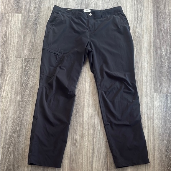 REI CoOp Black Cargo Pants 16 with Durable Fabric Adjustable lightweight - Picture 1 of 7